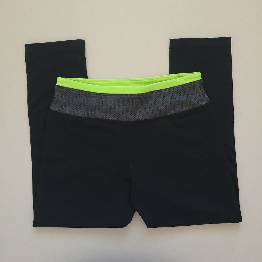Lorna Jane Active Black carpi fit leggings